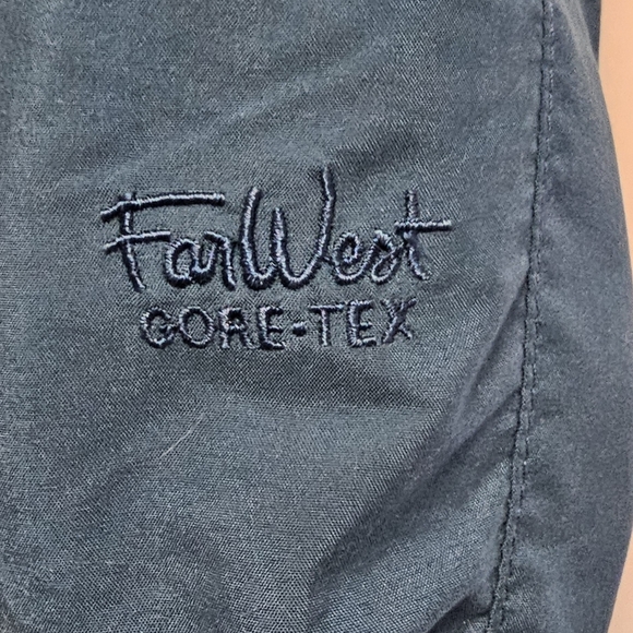 Vintage Gortex Blue Lightweight Shirt Jacket with Hood and Relaxed Fit - Picture 3 of 9